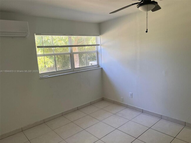 Building Photo - 2 bedroom in Miami Gardens FL 33056