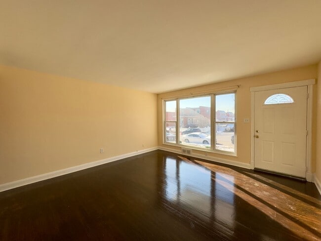 Building Photo - Charming 3 Bedroom/2 Bathroom Townhome in Violetville MD!