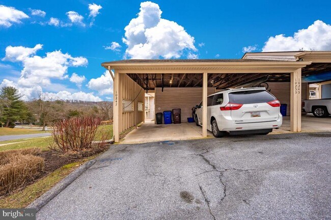 Building Photo - 10247 Redtail Ct