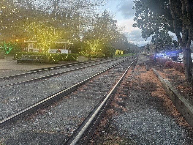 Building Photo - 7951 Maple Ave SE