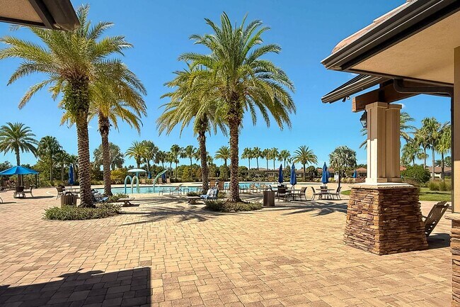 Building Photo - Stunning Country Club East Unfurnished Res...