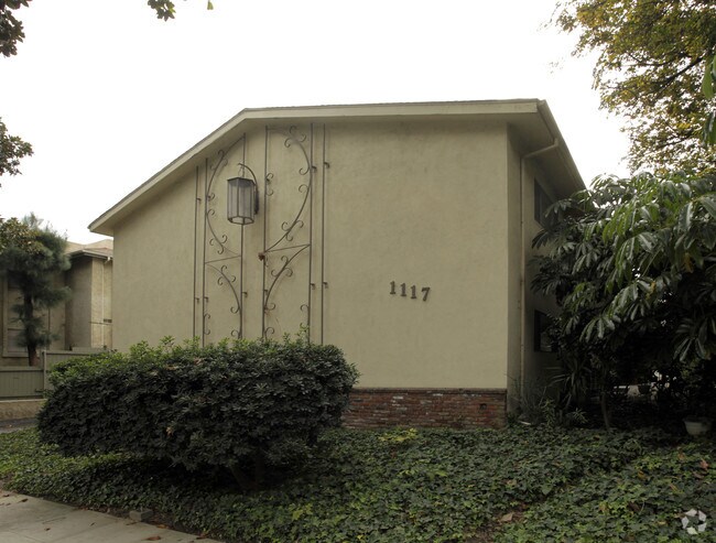 Building Photo - 1117 N Stoneman Ave