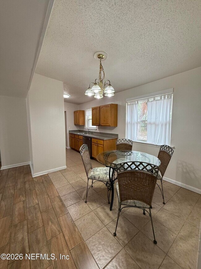 Building Photo - 909 La Marche Dr