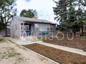 Building Photo - Located Close to Memorial Park!