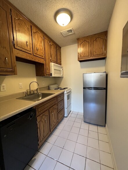 Building Photo - 132 Ballygar St