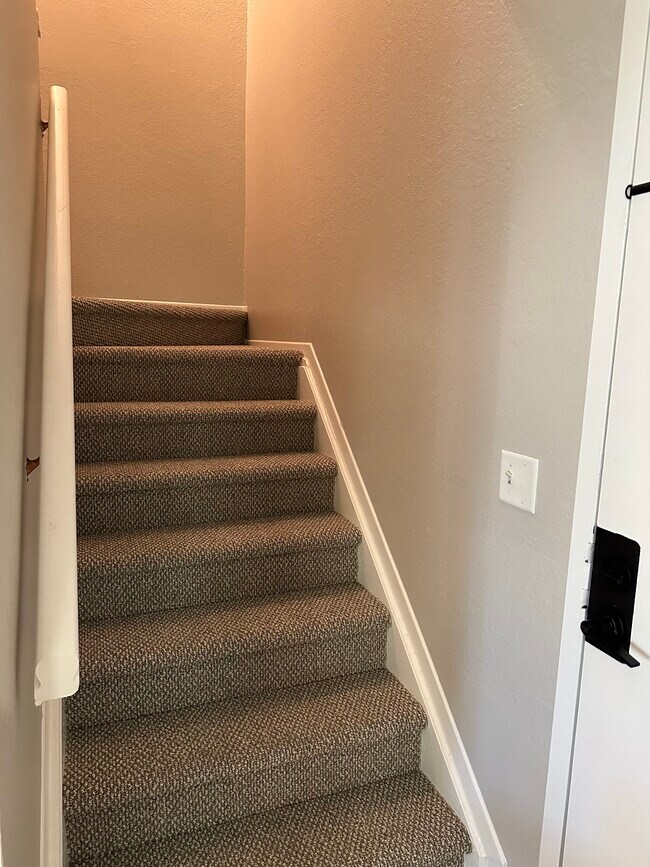 Entry Stairwell - 3035 Oneal Pkwy