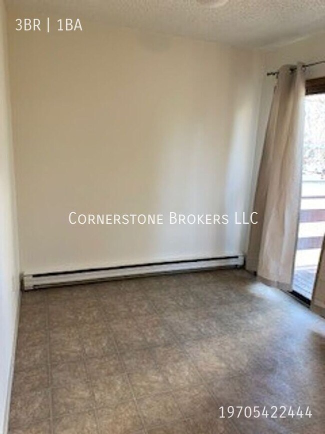 Building Photo - 624 Maple St