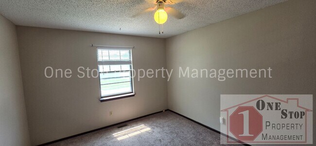 Building Photo - 1300 E 152nd Terrace