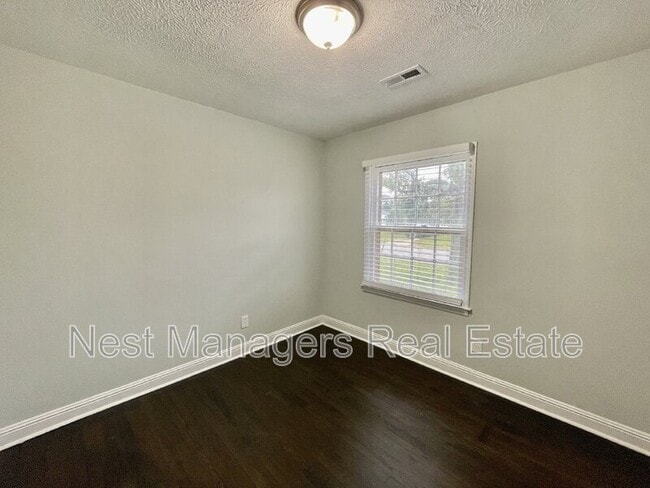 Building Photo - 2816 E Cramer Dr