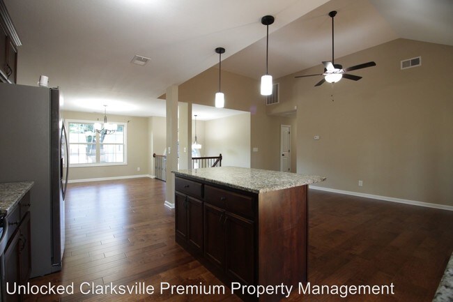 Building Photo - 5 br, 3 bath House - 1684 Putnum Drive