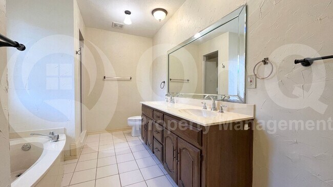 Building Photo - 10 Cypress Ct