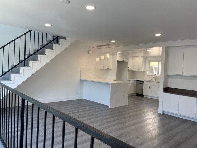 Building Photo - 323 S Broadway