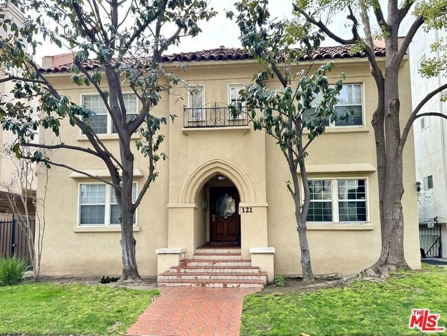 Primary Photo - 121 N Swall Dr