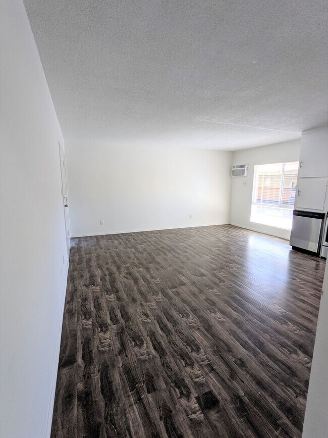 Interior Photo - 6566 Fountain Ave