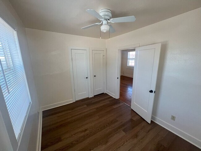 Building Photo - Quaint Central Sparks Two Bedroom