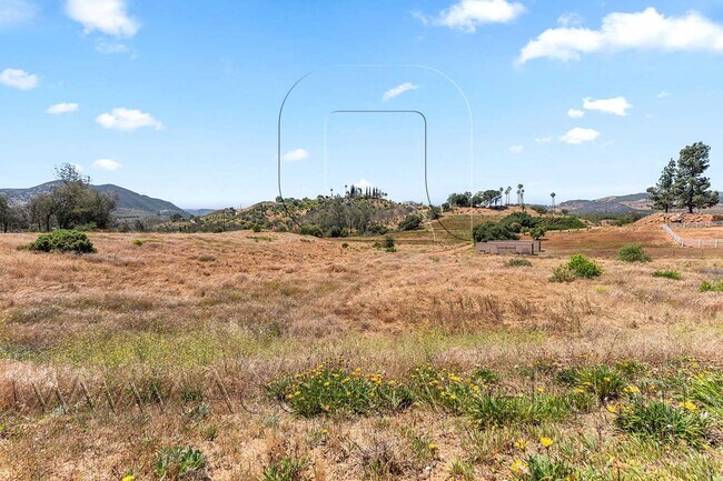 Building Photo - Designer Single-Story Home with Gourmet Kitchen & Mountain Views