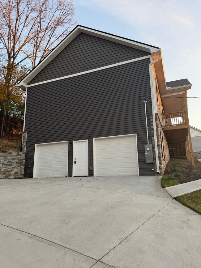 Building Photo - 955 Oakwood Estates Dr