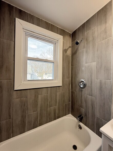 Building Photo - 16 Jenkins Ave