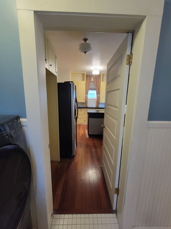 Building Photo - Newly Remodeled home in the heart of 6th A...