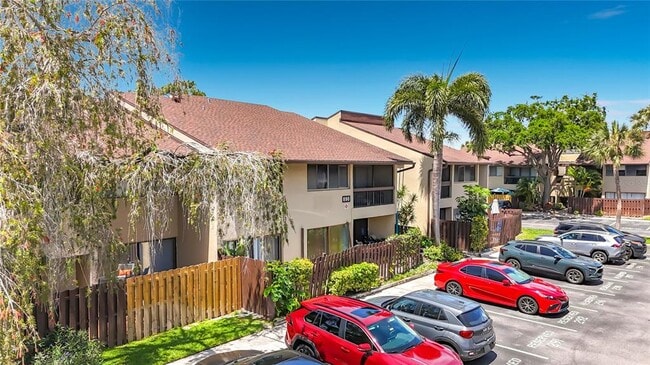 Building Photo - 890 N Village Dr