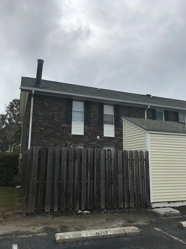 Building Photo - 2915 Cathedral Ln