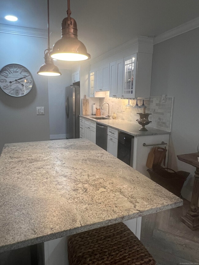 Building Photo - 157 1/2 Kings Hwy