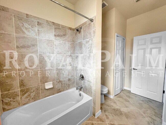 Building Photo - 8895 Via Isola Court