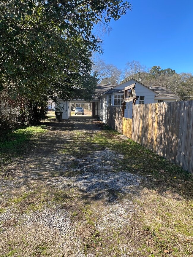 Building Photo - IRY Prop