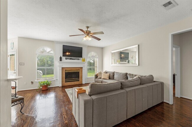 Building Photo - 44 Parkway Pl