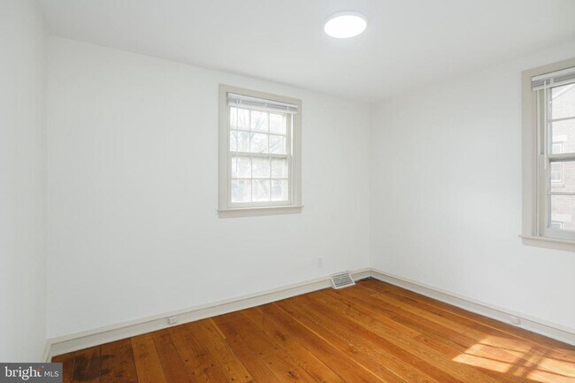 Building Photo - 2822 Midvale Ave