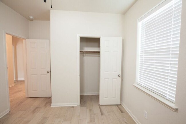 Building Photo - 128 Tennyson St