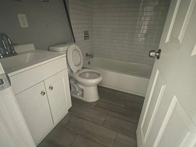 Building Photo - 1150 Mary St