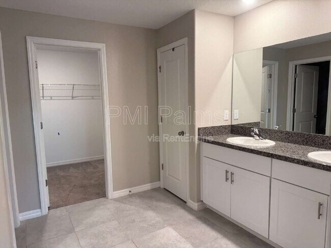 Building Photo - 10332 Alder Green Dr