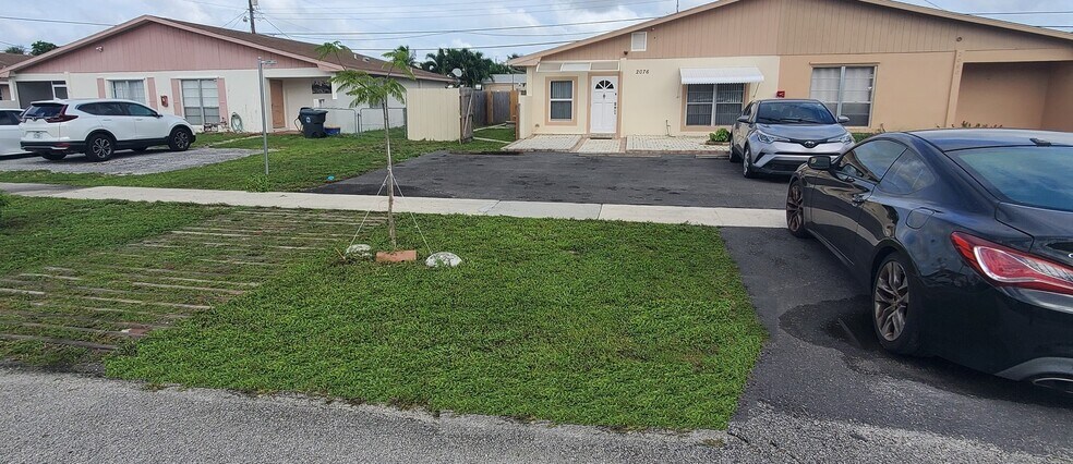 Building Photo - 2076 E Bond Dr