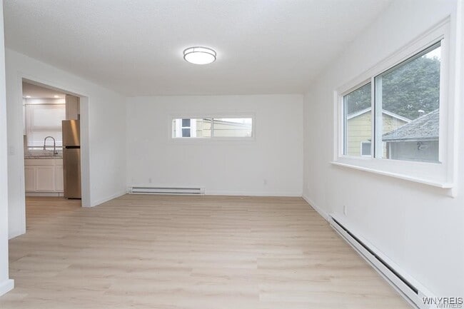 Building Photo - 109 6th Ave