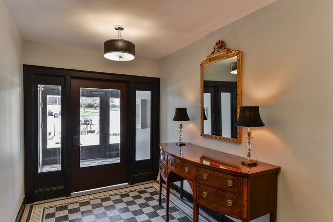 Building Photo - 1411 Willow Ave