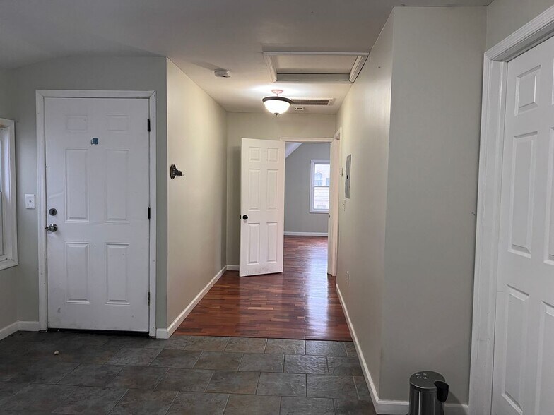 Building Photo - 29 Alexander St