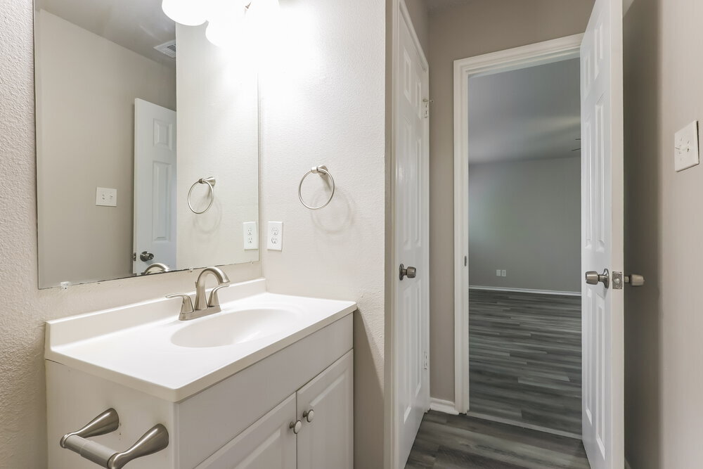 Building Photo - 8151 Cheryl Meadow Dr