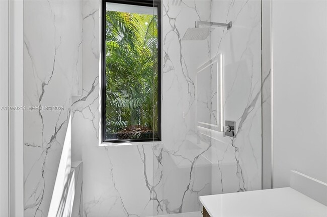 Building Photo - 620 Solar Isle Dr