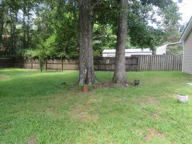 Building Photo - 28 Azalea Ave