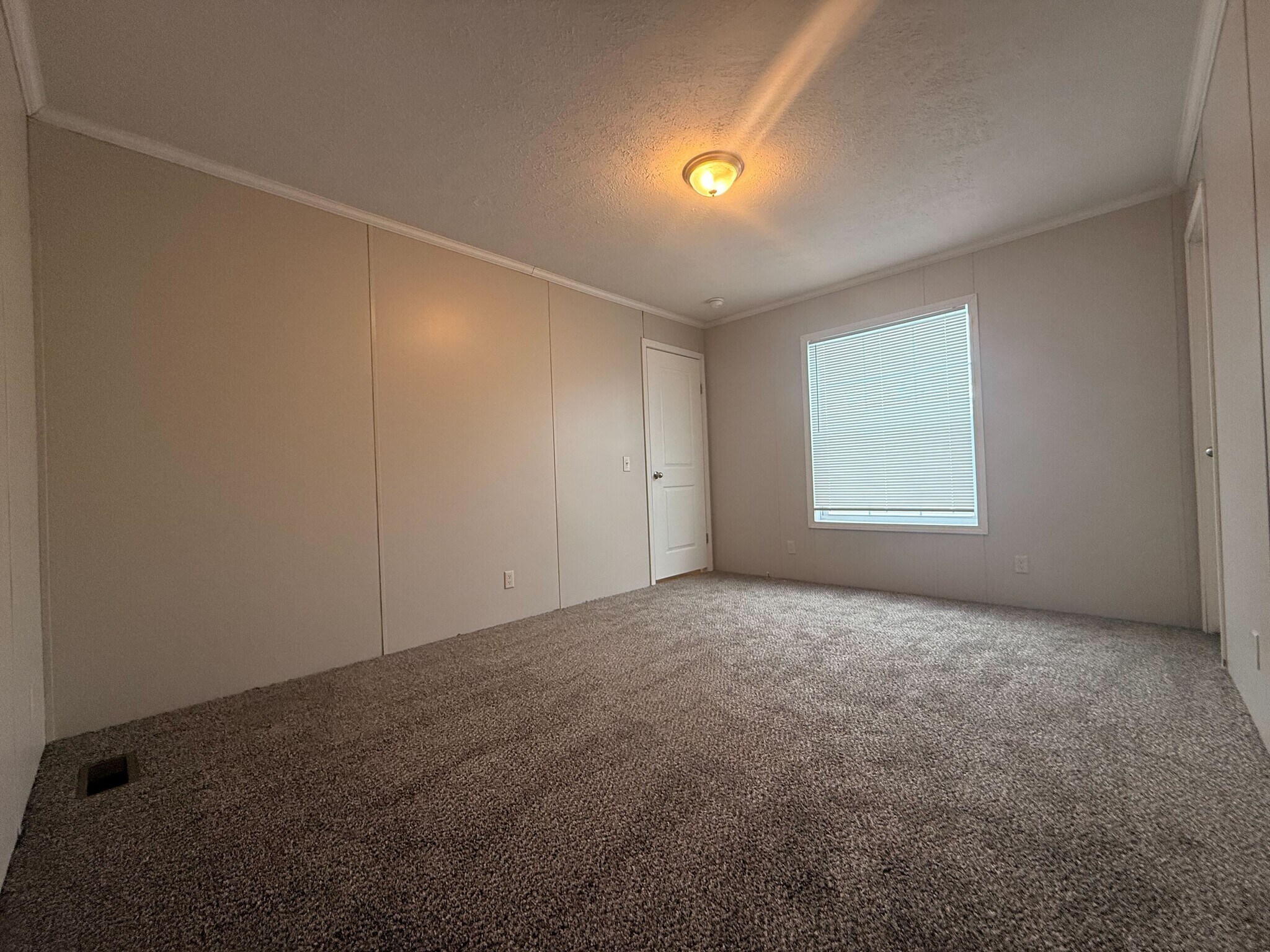 Building Photo - 38039 St Tropez Dr