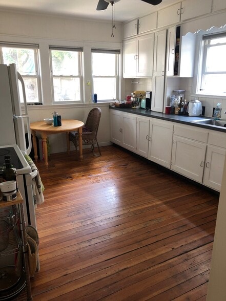 Primary Photo - 19 Warner St