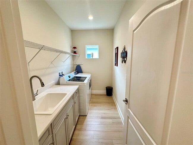 Building Photo - 2633 Star Apple Wy