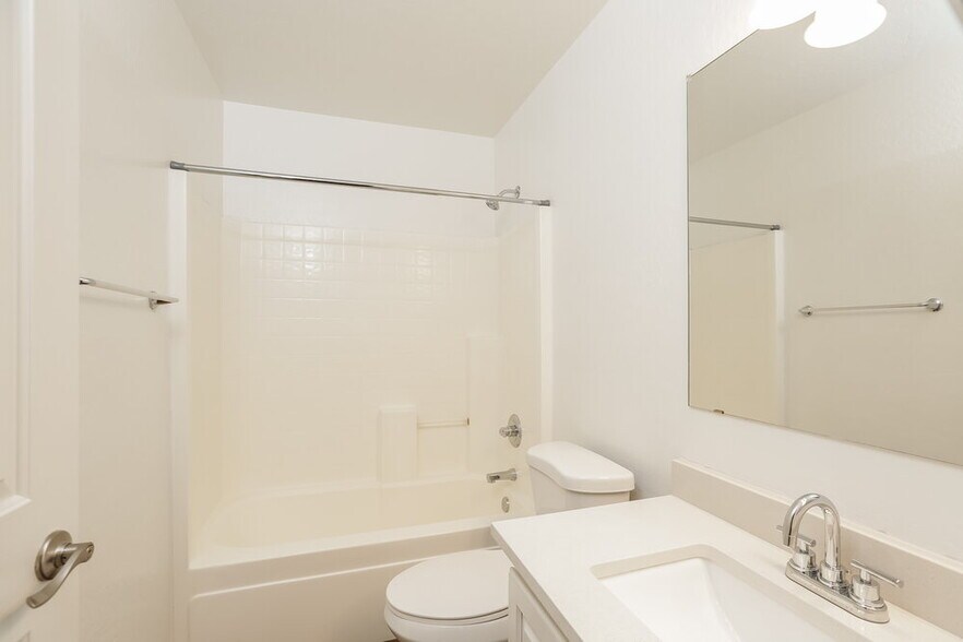 Building Photo - 7123 S 31st Dr