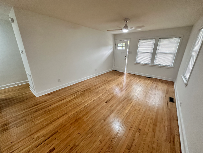 Building Photo - 806 E Highland Ave