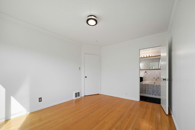 Building Photo - 72 Huntington Dr