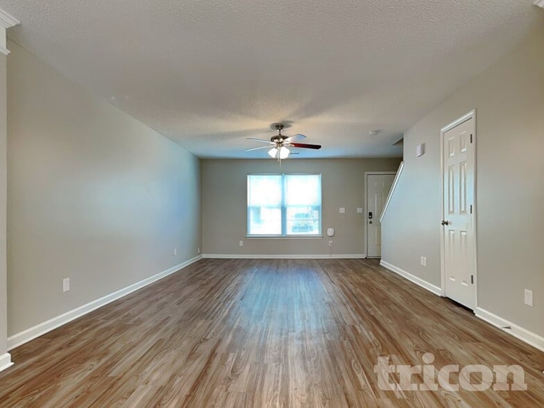 Building Photo - 121 Eagle Pointe Dr