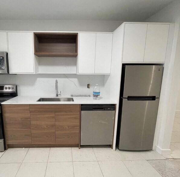 Building Photo - 7800 NE 10th Ct