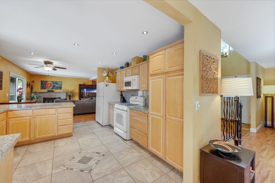 Building Photo - 3225 Mountain Spring Rd