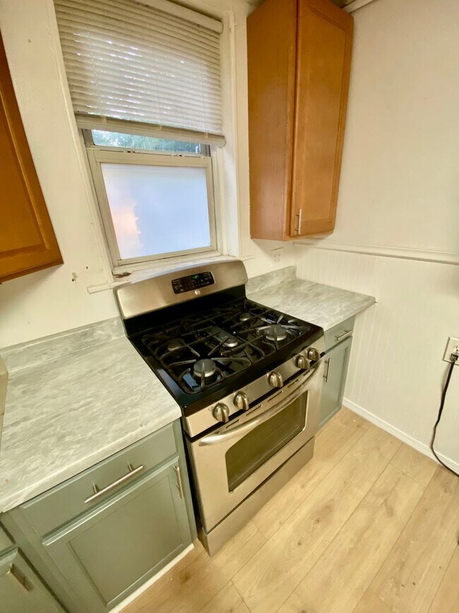 Building Photo - 80-82 Graham Avenue